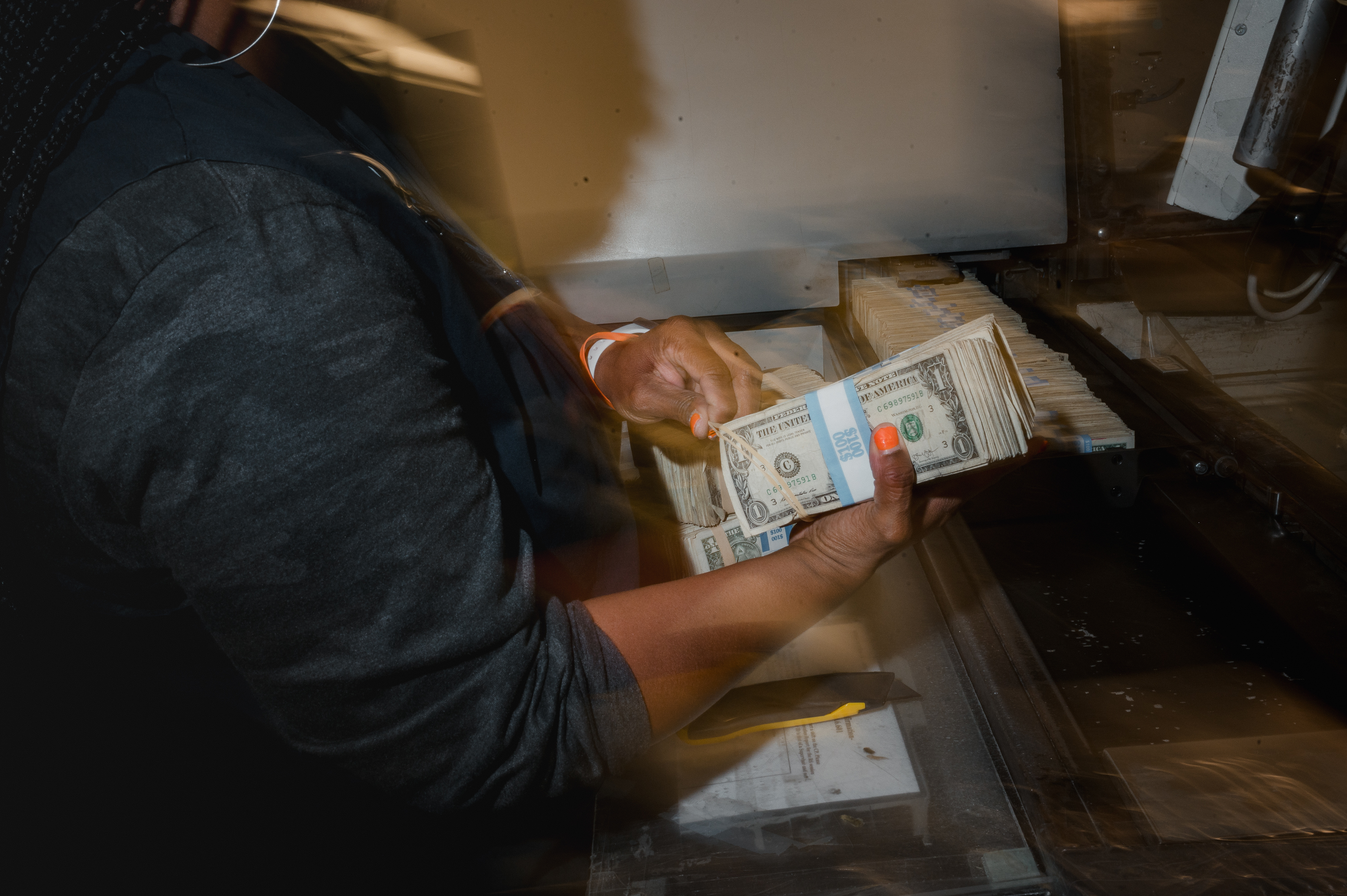 BALTIMORE, MD - JULY 12, 2023:  An employee works with a currency processor to check for fit currency at the Federal Reserve Bank of Richmond in Baltimore, MD. on Wednesday, July 12, 2023.(Photo by Hannah Yoon for The Washington Post)